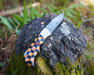 Premium Handmade Damascus Knife - Checkered Wooden Handle - Best for hunting, survival and camping